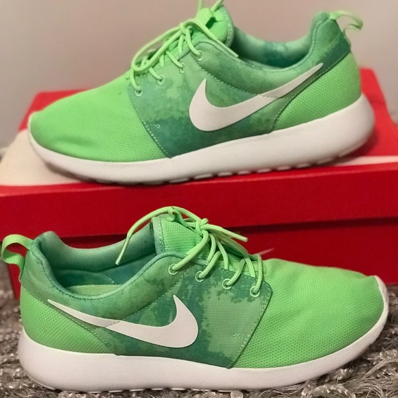 Nike Roshe Run Print- Flash Lime/White Shoes - Picture 3 of 7